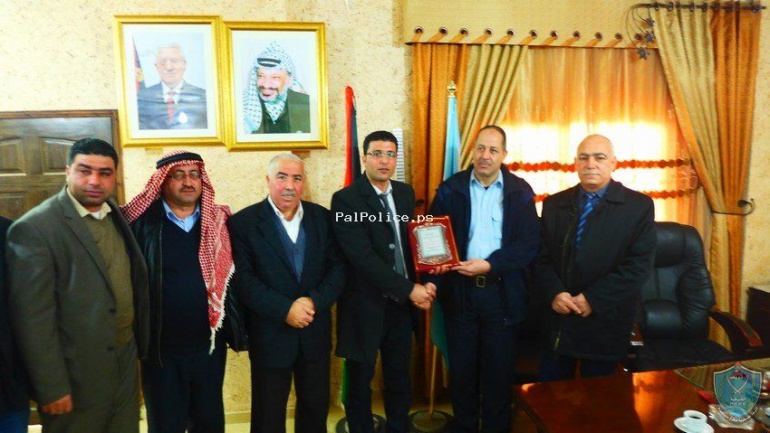 اللجنة الفرعية لنقابة المحامين فرع طوباس تكرم شرطة المحافظة
