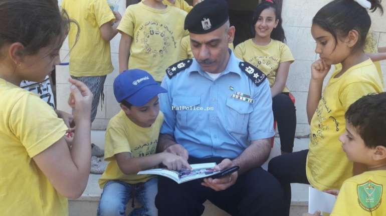 الشرطة تنظم محاضرات ومسابقة ثقافية لأطفال مخيم ألما الصيفي في بيت لحم