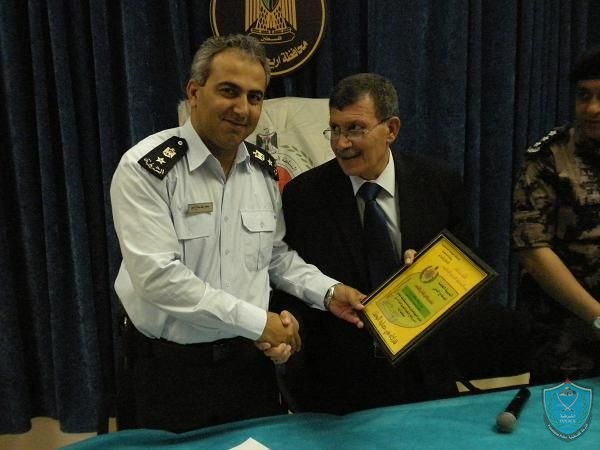 الدفاع المدني يكرم مدير شرطة اريحا و الاغوار