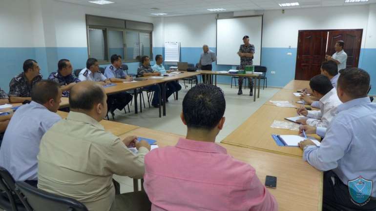 تخريج دورة متخصصة في  تطوير المناهج في أريحا