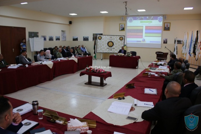 مدير المكتب الوطني المركزي"انتربول فلسطين" يقدم محاضرة لمنتسبي دورة كبار الضباط السابعة عشر