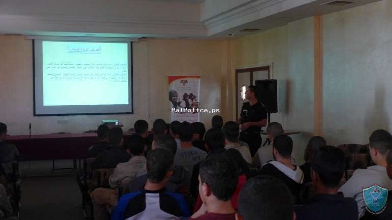 الشرطة تنظم دورة إرشاد حول أضرار المخدرات في مركز التدريب المهني باريحا