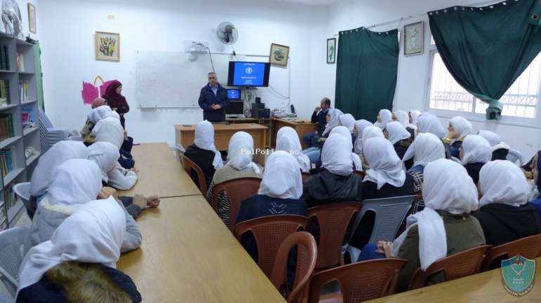 الشرطة تنظم محاضرة في التوعية والسلامة والمرورية في قلقيلية