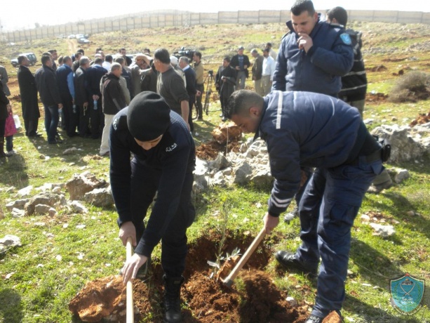 الشرطة تشارك بفعاليات يوم الشجرة في قرية الجديرة قضاء القدس المحتلة
