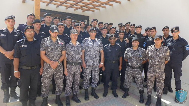 الشرطة تخرج 44 مشاركا بدورات تخصصية في كلية فلسطين للعلوم الشرطية