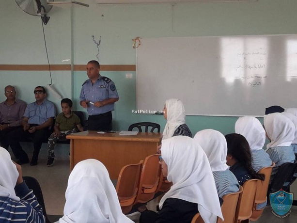 الشرطة تقدم التوعيه والارشاد في مدارس رمون  في رام الله