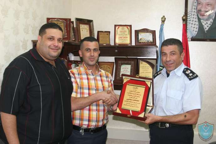 مجلس اتحاد الطلبة وحركة الشبيبة الطلابية يكرمون الشرطة في قلقيلية