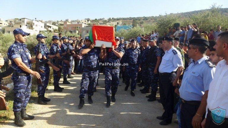 الشرطة تشيع جثمان الرقيب مراد ابو عره في بلدة عقابا في طوباس