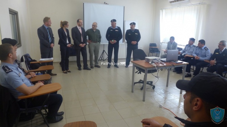 الشرطة تخرج دورتين في كلية فلسطين للعلوم الشرطية في أريحا