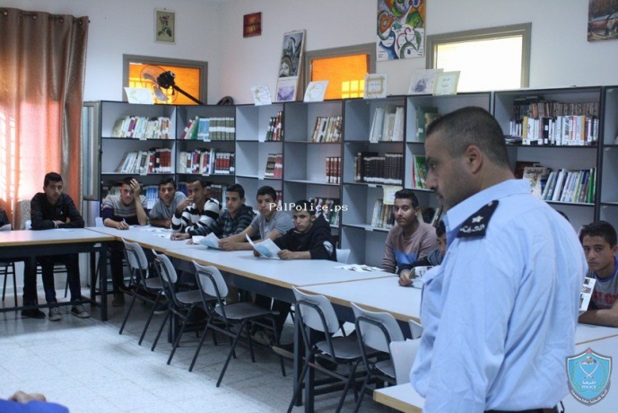 الشرطة تعقد محاضرة للتوعية بأضرار المخدرات لطلاب مدرسة مسقط الثانويه بطوباس