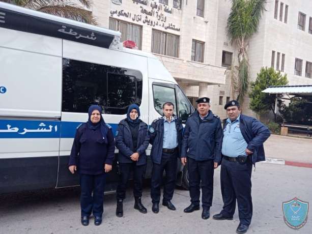 الشرطة تنظم زيارة لقسم الأطفال وتوزع عليهم الهدايا والحلوى في المستشفى الحكومي في قلقيلية