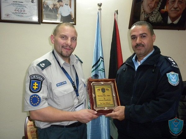 شرطة نابلس تكرم بعثة الشرطة الأوروبية في فلسطين