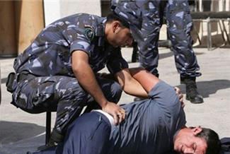 الشرطه تفض شجار وتقبض على 11  شخص في رام الله