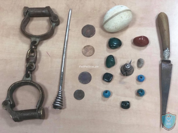 الشرطة تضبط 17قطعة معدنية اثرية وتلقي القبض على شخص في جنين