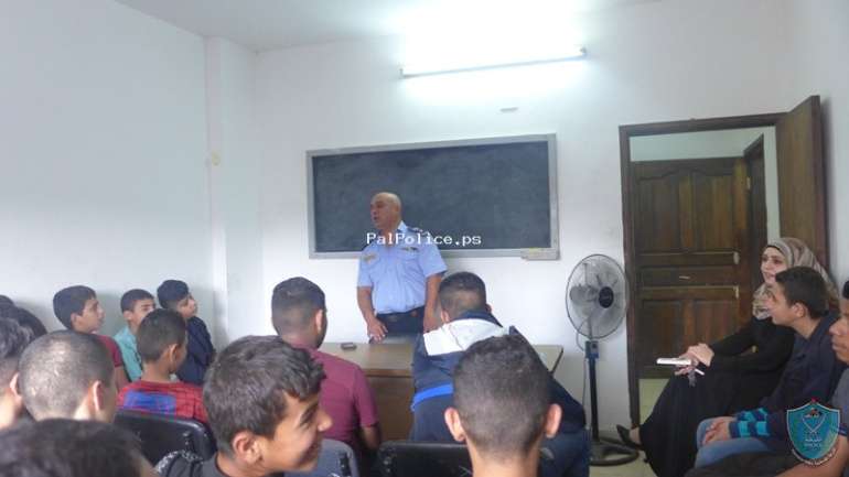 الشرطة والمركز الاجتماعي لتأهيل الشبيبة يطلقان برنامجا توعويا في قلقيلية