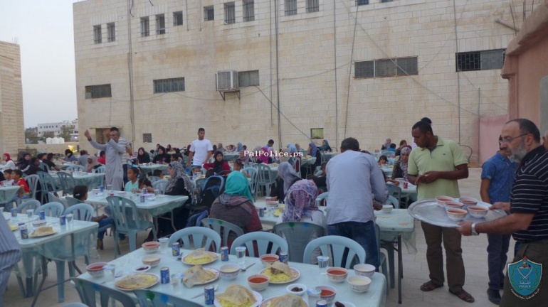 الشرطة ولجنة القدس ينظمون مأدبة افطار رمضانية للأيتام والمحتاجين في اريحا