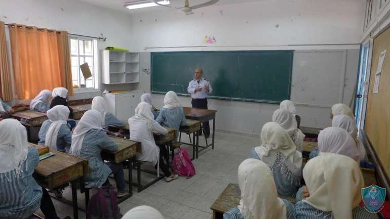 الشرطة تنظم سلسلة محاضرات لطالبات مدرسة قلقيليه الأساسية للوكالة