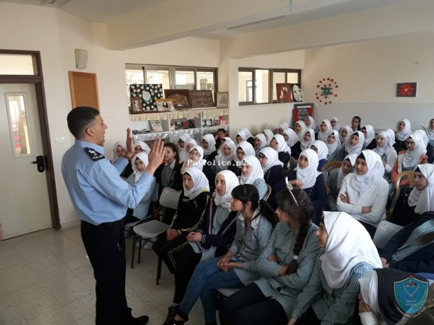 الشرطة تنظم 3 محاضرات في مدارس ضواحي القدس