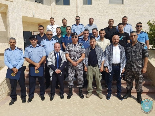 الشرطة تخرج دوره تخصصية في كلية فلسطين للعلوم الشرطية في أريحا