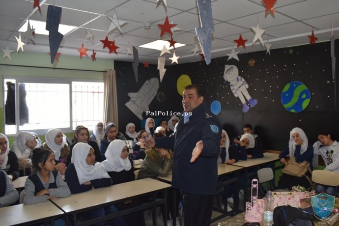 الشرطة تنظم عدة محاضرات توعوية في مدارس ضواحي القدس