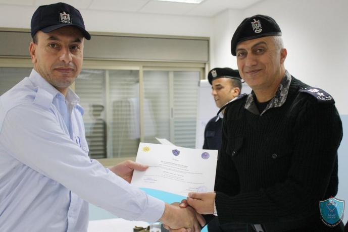 أريحا: الشرطة تحتفل بتخريج دورة إدارة المراكز في كلية فلسطين للعلوم الشرطية