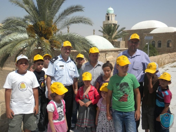 شرطة سلفيت تنظم رحلة تعليمية وترفيهية لمخيم طلائع الشرطة إلى أريحا
