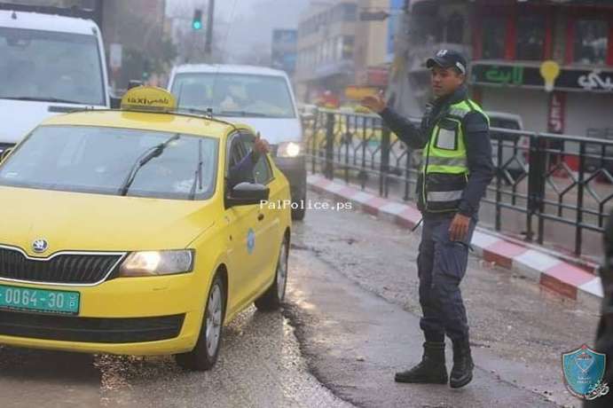 الشرطة تناشد المواطنين بأخذ احتياطات الأمان المناسبة أثناء المنخفضات الجوية .