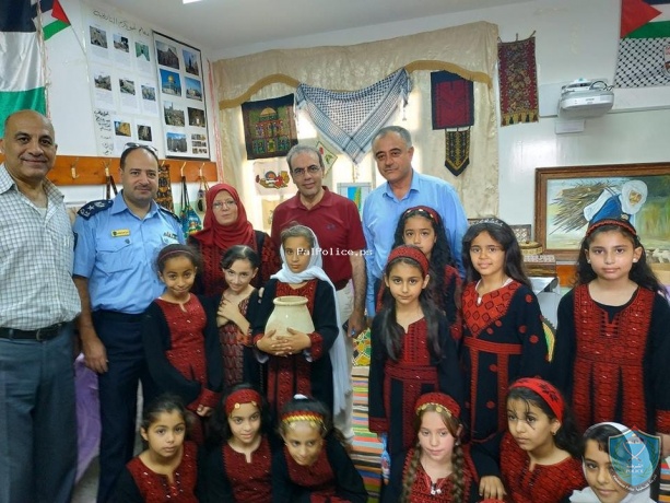 الشرطة تشارك  مدرسة راسم كمال بفعاليات يوم التراث الفلسطيني في طولكرم