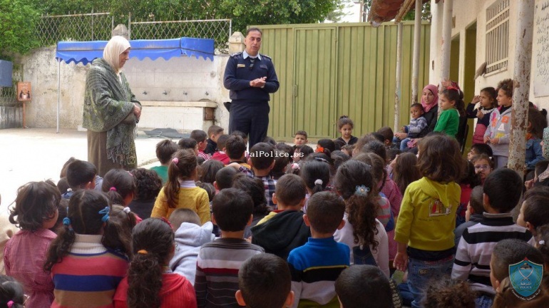 الشرطة تنظم محاضرات توعية لأطفال روضة المرابطات الخيرية في قلقيلية