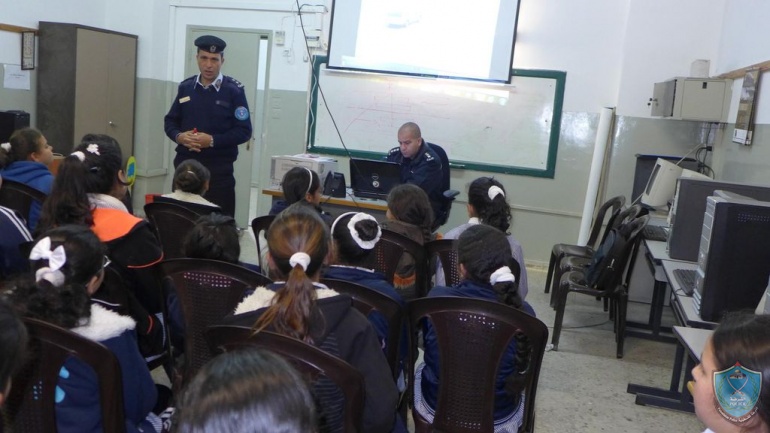 الشرطة تنظم محاضرتين مروريتين في مدارس الجمعية الخيرية الإسلامية في رام الله