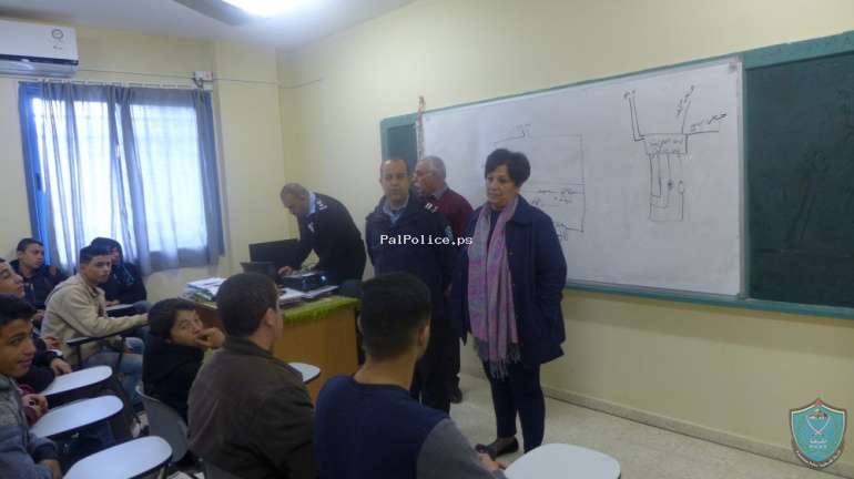 الشرطة تطلق المرحلة الأولى من برنامج المحاضرات الشرطية لطلبة مركز التدريب المهني في قلقيلية