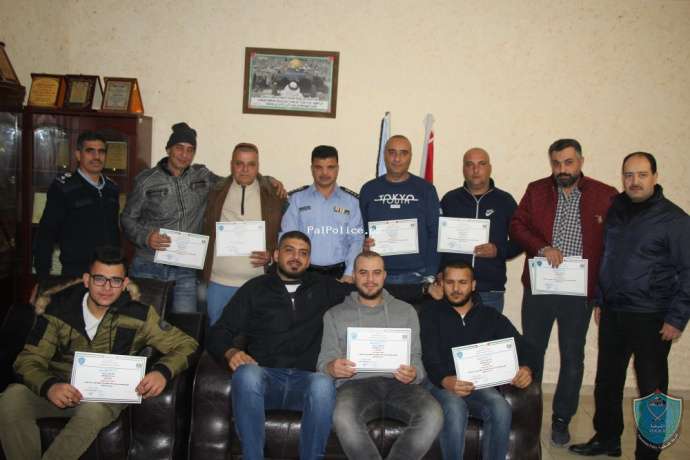 الشرطة تكرم فريق الجحافل  في طولكرم