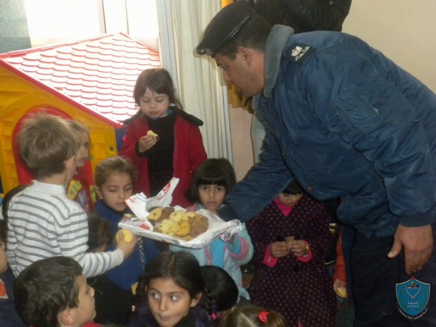 الشرطة تحيي يوم الطفل في قرية العقبه للاطفال في محافظة طوباس