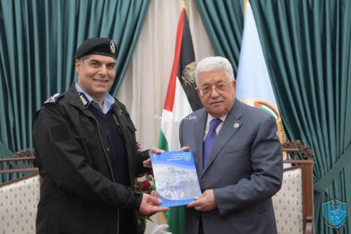 الرئيس يتسلم التقرير السنوي للشرطة الفلسطينية