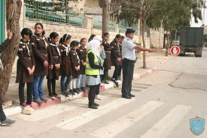 الشرطة تنفذ مشروع دوريات الشرطة المدرسية في مدرسة وكالة الغوث للإناث بقلقيلية