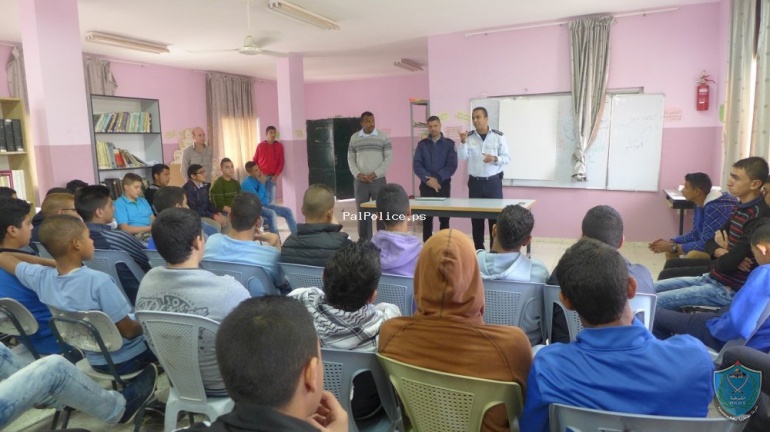 الشرطة ومدرسة هشام بن عبد الملك ينظمان برنامجاً للسلوك المثالي في اريحا