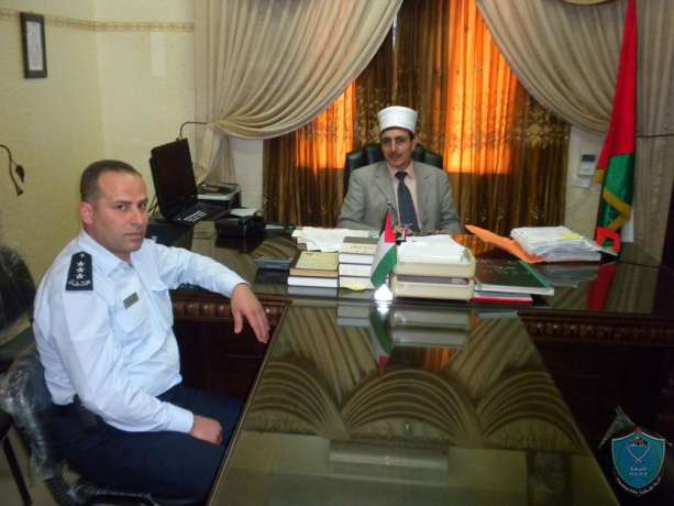الشرطة تعقد لقاءات عمل مع جمعية المرأة العاملة و المحكمة الشرعية في طولكرم