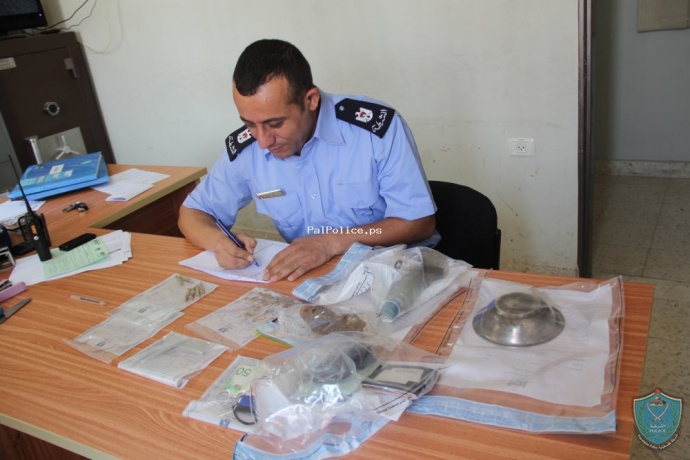 الشرطة تقبض على مروج ومتعاطيين للمخدرات في أريحا