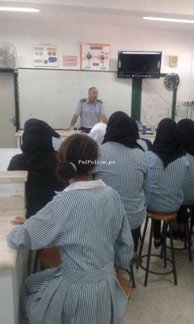 الشرطة تنظم محاضرة حول السلامة المرورية في جنين