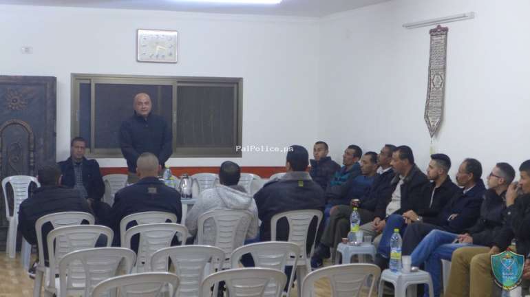 الشرطة تنظم محاضرة حول سلبيات الانترنت والاتصال بالمجهول في قلقيلية