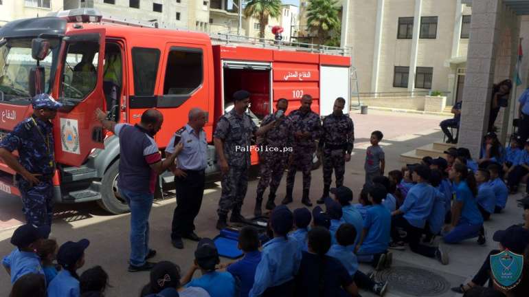 الدفاع المدني ينظم محاضرة لأشبال وزهرات المخيم الصيفي (الشرطي الصغير) في قلقيلية