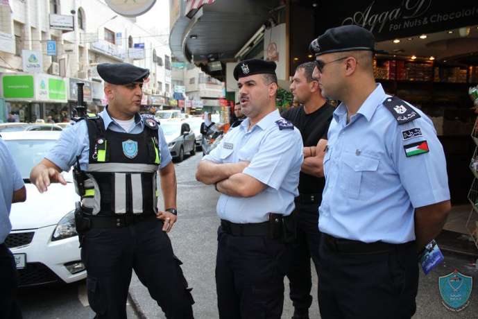 مدير شرطة محافظة نابلس يقوم بجولة تفقدية لشوارع المدينة