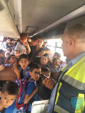 الشرطة تضبط حافلة نقل طلاب حمولتها 50 راكبا بداخلها 120 طالبا في بيت لحم