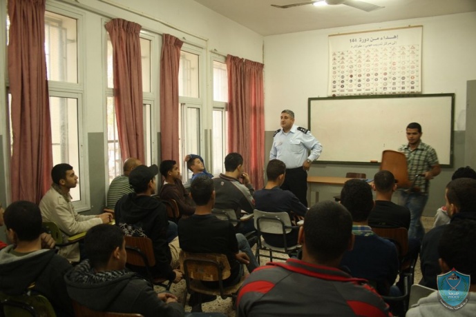 الشرطة تعقد محاضرات بالتوعية الأمنية و الشرطية لطلبة مركز التدريب المهني في طولكرم