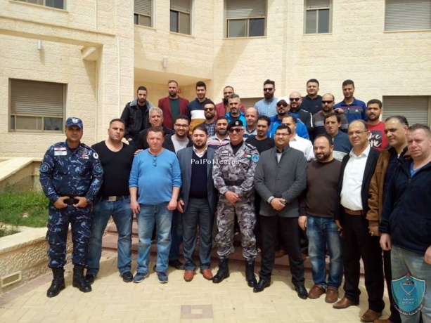 الشرطة تخرج 40 موظفا من بلدية الخليل شاركوا في معسكر تعايش في اريحا