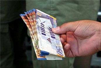 صرف راتب كامل للموظفين الاثنين المقبل