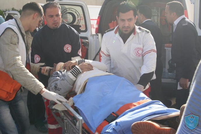 مصفحة إسرائيلية تصطدم بحافلة وتخلف إصابة 19 شخص بجروح في قلقيلية