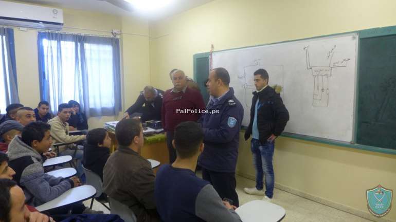 الشرطة تنظم سلسلة محاضرات توعية لطلبة مركز التدريب المهني في قلقيلية