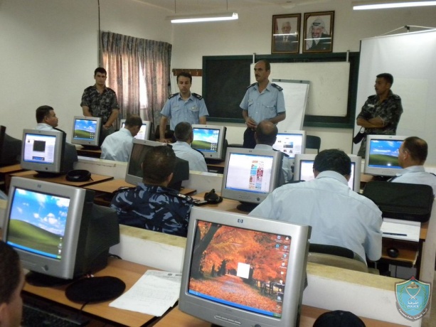 أريحا: كلية الشرطة تفتتح الدورة العاشرة في قيادة الحاسوب الدولي